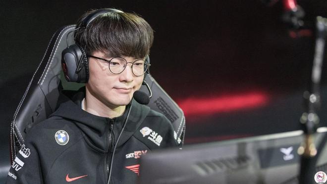 它真的进化了！Kanavi Wei 坚决锁定了她的兄弟，女枪将输出拉到最大，帮助 Top Esports 赢得了第一局